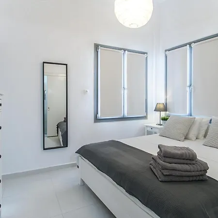 بيت للعطل Mikri Gonia